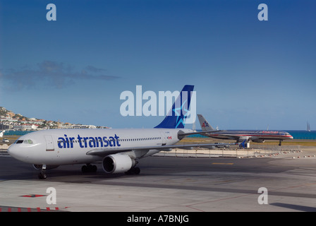 Jets International à l'Aéroport Princess Juliana à St Maarten Banque D'Images