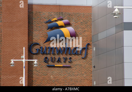 Dans le port de PORTSMOUTH GUNWHARF QUAYS Banque D'Images