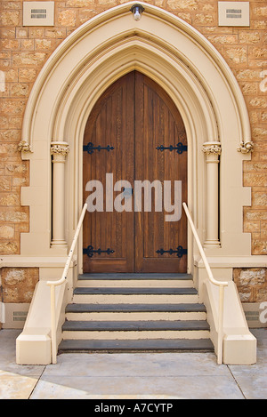 La vieille porte de l'église Banque D'Images