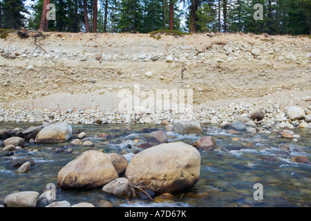 La banque de la rivière dans la rivière Wenatchee Tumwater canyon Washington USA Banque D'Images