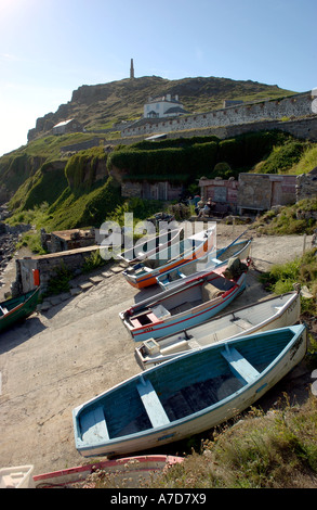 Des bateaux de pêche à l'Prêtres Cove Cape Cornwall près de St Just Cornwall England UK Banque D'Images