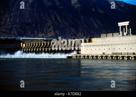 John Day barrage sur le fleuve Columbia dans l'Oregon Banque D'Images