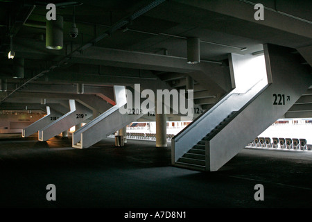 Munich, GER, 12. Octobre 2005 - escaliers dans l'Allianz-Arena de Munich Banque D'Images