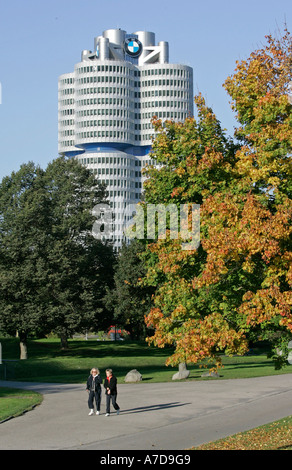 Munich, GER, 18. Octobre 2005 - la tour BMW à Munich. Banque D'Images