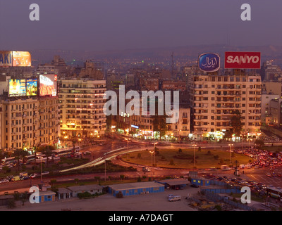 Midan Tahrir Square, au crépuscule, en centre-ville Banque D'Images