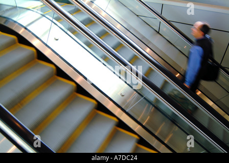 Escalator au Minneapolis St Paul International Airport Banque D'Images