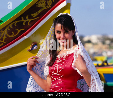 Femme en costume national Malte Banque D'Images