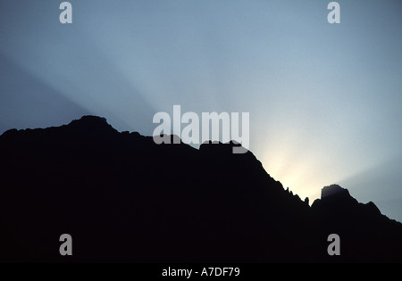 Le soleil se lève sur le Col de Bavella dans les montagnes de Corse Banque D'Images
