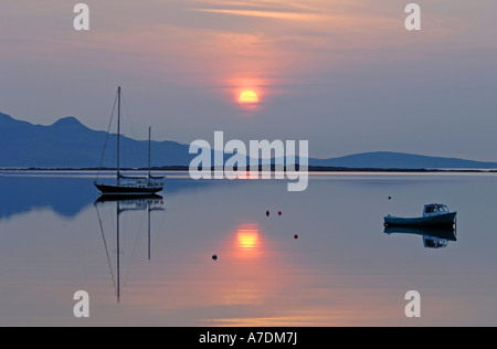 De rhum des îles Hébrides intérieures Coucher du soleil dans l'Inverness-shire région des hautes de l'Écosse. Banque D'Images