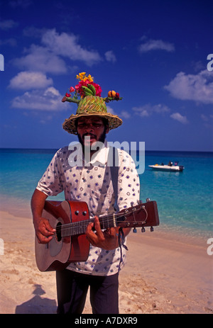 Grenade Grenade, l'homme, l'homme, jouer de la guitare, guitariste, plage de Grand'anse, baie de Grand'Anse, La Grenade Banque D'Images