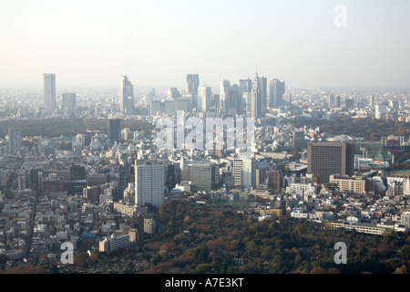 Niveau élevé panorama aériennes obliques vers le nord de Tokyo à partir de la vue sur la ville de Roppongi Hills Mori Tower Japon Asie Banque D'Images