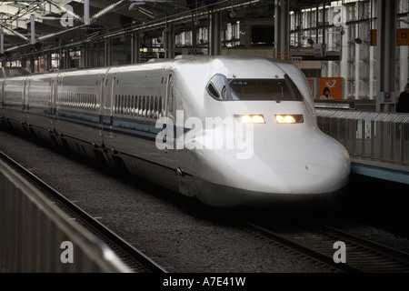 Japan Railways Shinkansen Bullet train super express en gare de Kyoto Japon Asie Banque D'Images