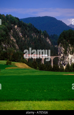 Glacier Express, train, Viaduc de Landwasser, Filisur, Alpes Suisses, Canton des Grisons, Suisse, Europe centrale, Europe Banque D'Images