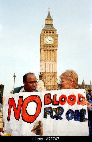 La guerre contre les manifestants en face du parlement britannique London England Angleterre UK Banque D'Images