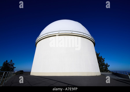 36 pouces grand réfracteur lécher dome, l'Observatoire Lick, Mt Hamilton, San Jose, Californie, USA (janvier 2007) Banque D'Images