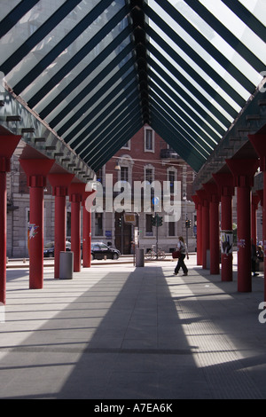 La gare Cadorna de Milan en métro et train Banque D'Images