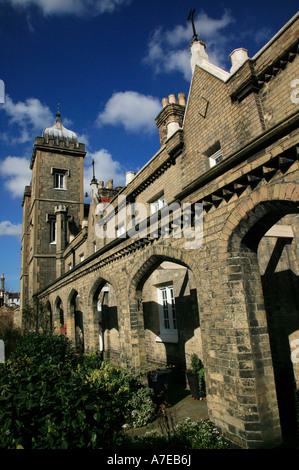 Maisons mitoyennes Alms et gothique Pentlow Banque D'Images