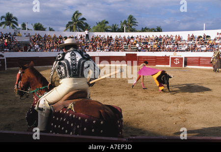 Le Mexique, Jalisco, Puerto Vallarta. Montres le picador matador corrida traditionnelle. Banque D'Images