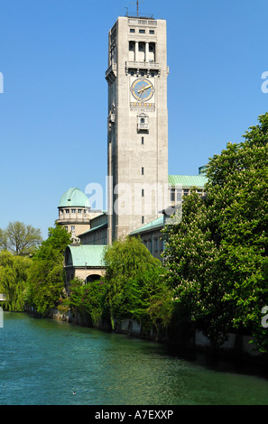 Deutsches Museum avec la rivière Isar, Munich, Bavière, Allemagne Banque D'Images