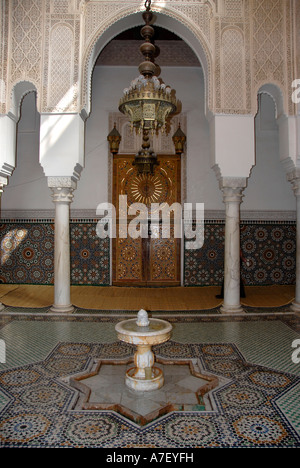 Riche décoration intérieure mosquée mausolée Moulay Ismail Meknes Maroc Banque D'Images