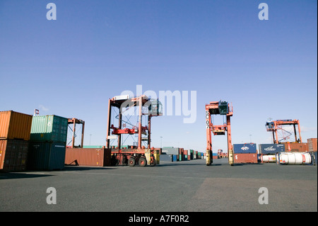 Chariots fonctionnent au Port de Newark Container Terminal à Newark USA 24 févr. 2006 Banque D'Images