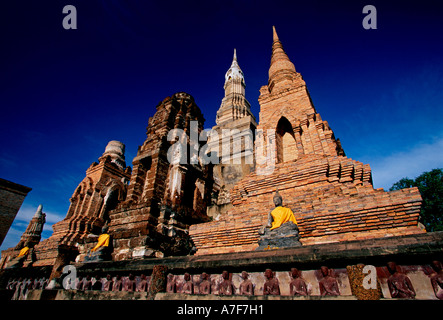 Bouddha, statues de Bouddha, autel, Wat Mahathat, Parc historique de Sukhothaï, Sukhothai, province de Sukhothai, Thaïlande, Asie du Sud, Asie Banque D'Images