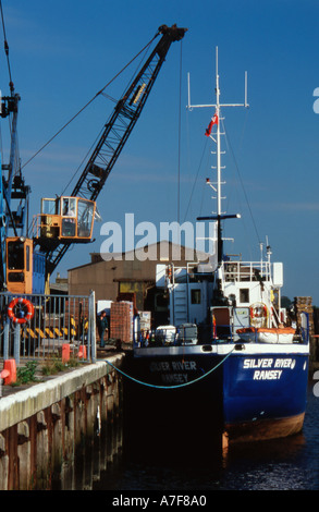 Chargement de la rivière d'argent à Glasson Dock Banque D'Images