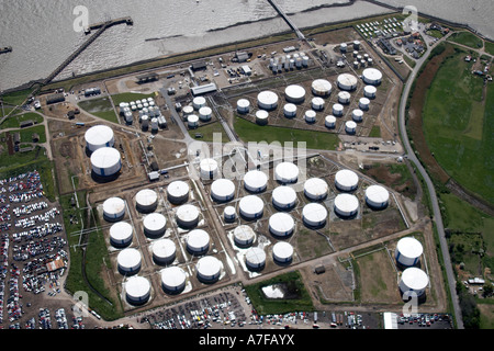 Vue aérienne oblique de haut niveau au sud-ouest de la rivière Thames Estuary BP Raffinerie Coryton les raffineries de pétrole à l'Est de l'espoir le Stanford Banque D'Images