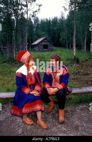 Sami sami, Sami, homme femme, couple, Konttaniemi élevage de rennes, au nord de Rovaniemi, au-delà du cercle arctique, Laponie, Finlande Banque D'Images