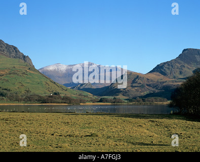 NANTLLE GWYNEDD AU NORD DU PAYS DE GALLES UK Février à l'ensemble de Llyn Nantlle Uchaf dans le parc national de Snowdonia Banque D'Images