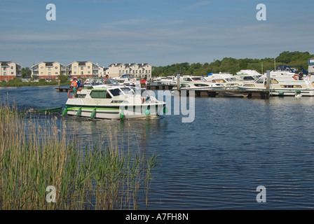 County Leitrim Irlande Carrick on Shannon location de bateau croisière Marina Banque D'Images