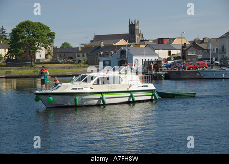 County Leitrim Irlande Carrick on Shannon location de bateau croisière Marina Banque D'Images