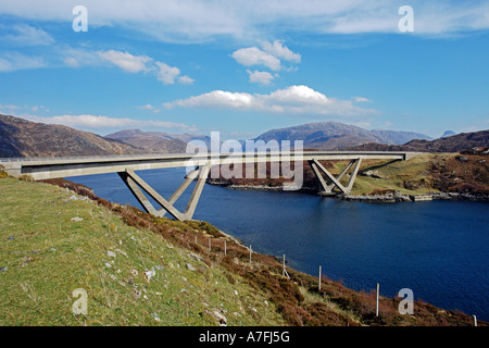 Sur un pont Kylesku894 Côte Nord 500 à Kylesku Highland Ecosse remplacement vieux ferry et fournissant un lien vers ininterrompue avec894 Durness Banque D'Images