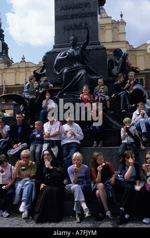Pologne (Cracovie) Krakow bénéficiant d'une glace dans le centre-ville médiéval Banque D'Images