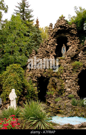 Culte avec la Vierge Marie et Jésus statue, couvent des sœurs Felician, Chicago IL USA Banque D'Images