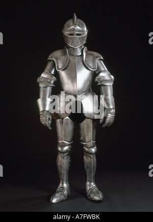 Chevalier en armure brillante à la verticale Banque D'Images