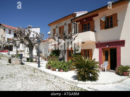 Place principale de Omodos village dans les montagnes Troodos Chypre Banque D'Images