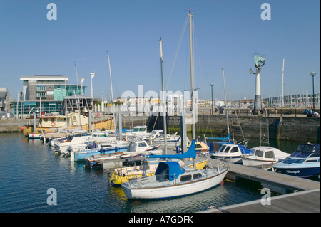 L'intérieur de bateaux du port de Sutton à côté du Barbican plymouth Devon en Grande-Bretagne Banque D'Images