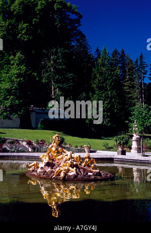 Jardin, fontaine, fontaine à eau, le château de Linderhof, Schloss Linderhof, le roi Louis II, Oberammergau, Bavaria, Germany, Europe Banque D'Images