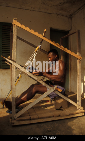 Tissage tissu Kente, Bonwire, Ashanti, Ghana Banque D'Images