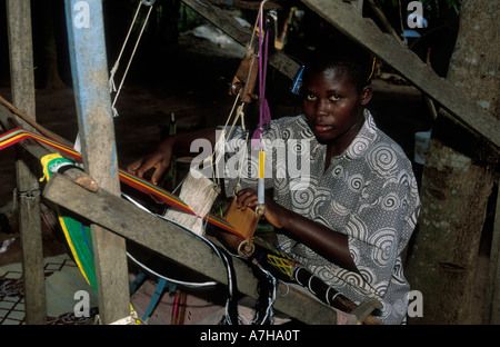 Tissage tissu Kente, Bonwire, Ashanti, Ghana Banque D'Images