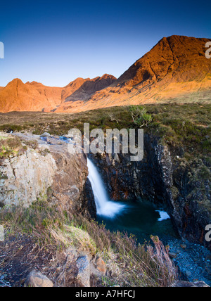 Piscines de fées à Coire na Creiche Cullin noir ont profité de Skye Ecosse Banque D'Images