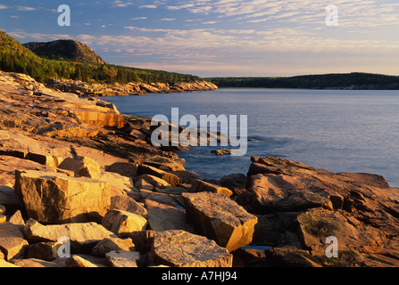 La première lumière sur la côte sauvage, l'Acadia National Park, Maine Banque D'Images