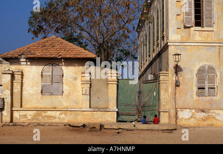 Relais de l'Espadon de l'hôtel colonial de l'ancienne maison du gouverneur français, l'île de Gorée au Sénégal Banque D'Images