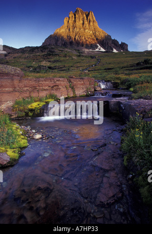 NA, USA, Montana, Glacier NP, Mt. Reynolds et ruisseau Banque D'Images