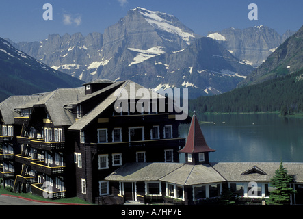 NA, USA, Montana, le parc national des Glaciers. Beaucoup d'hôtel à Glacier Lac Swiftcurrent Banque D'Images