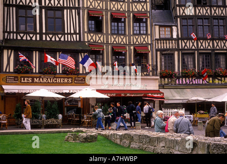 Les touristes, la Place du Vieux Marche, Rouen, Haute-Normandie, France Banque D'Images