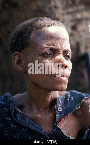 Pygmées batwa sont des chasseurs cueilleurs, Parc National Semliki, Ouganda Banque D'Images