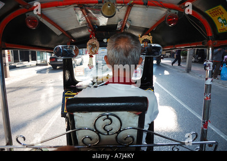 Vue de l'intérieur un tuk tuk en roulant Chiang Mai Thaïlande Banque D'Images