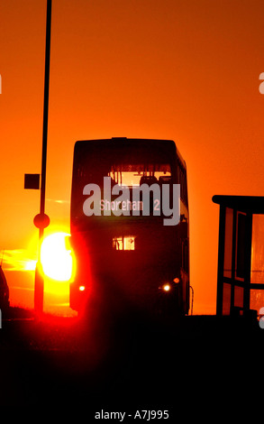 Un 'Brighton Hove compagnie d'autocars et d'autobus des chefs de Shoreham au coucher du soleil Banque D'Images